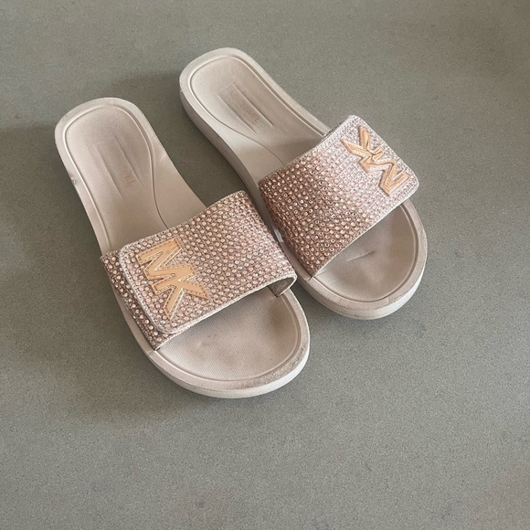 Micheal kors sandals/slides - Picture 2 of 3